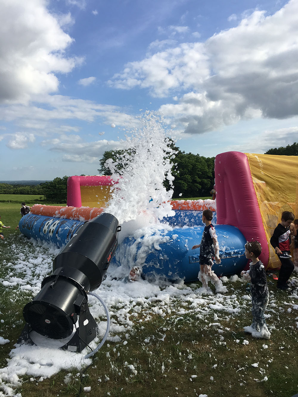 Location de machines à mousse, bulles et neige pour vos soirées et fêtes