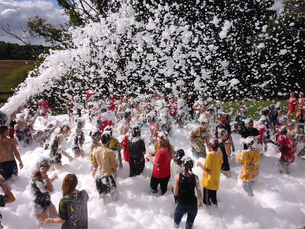 Location de machines à mousse, bulles et neige pour vos soirées et fêtes